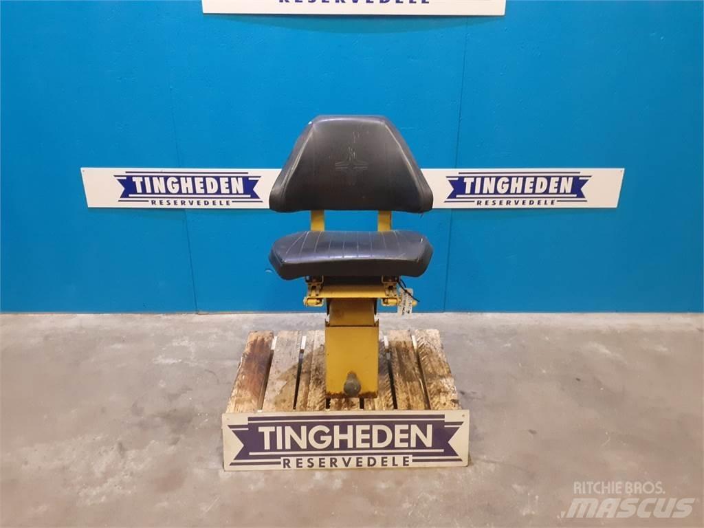 New Holland 1540 Cabine si interior
