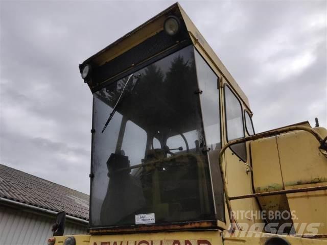 New Holland 1550 Cabine si interior