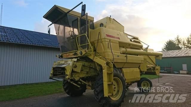 New Holland 1550 Combine de secerat