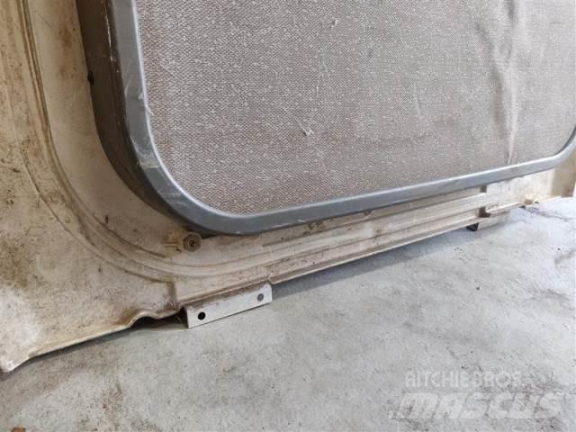 New Holland 8340 Cabine si interior