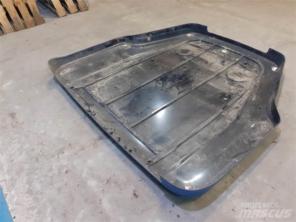 New Holland 8770 Cabine si interior