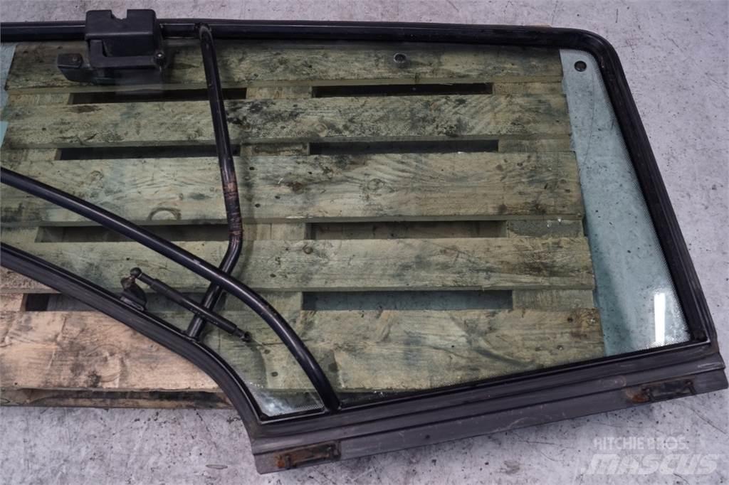 New Holland 8770 Cabine si interior