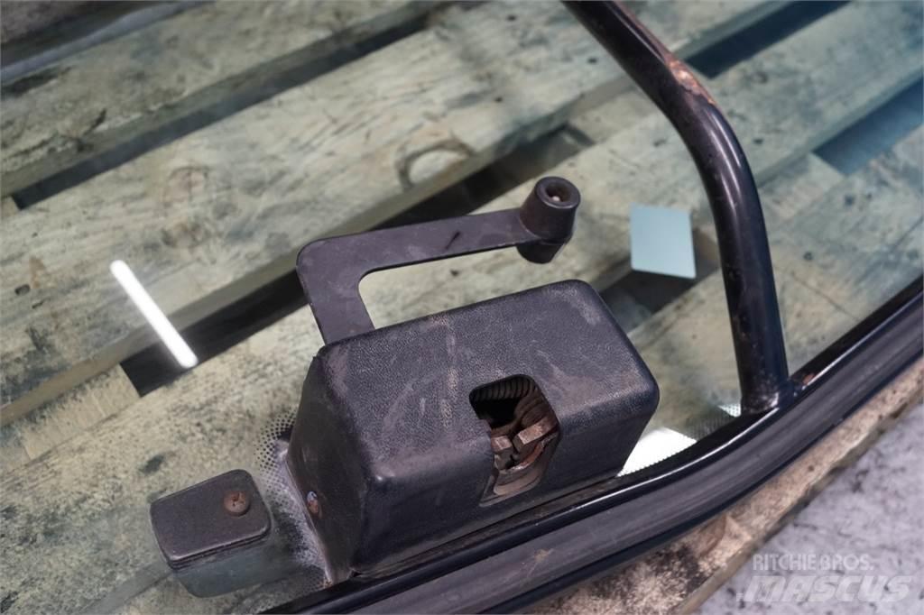 New Holland 8770 Cabine si interior
