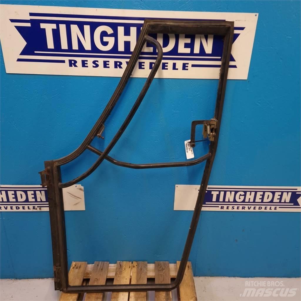 New Holland 8770 Cabine si interior