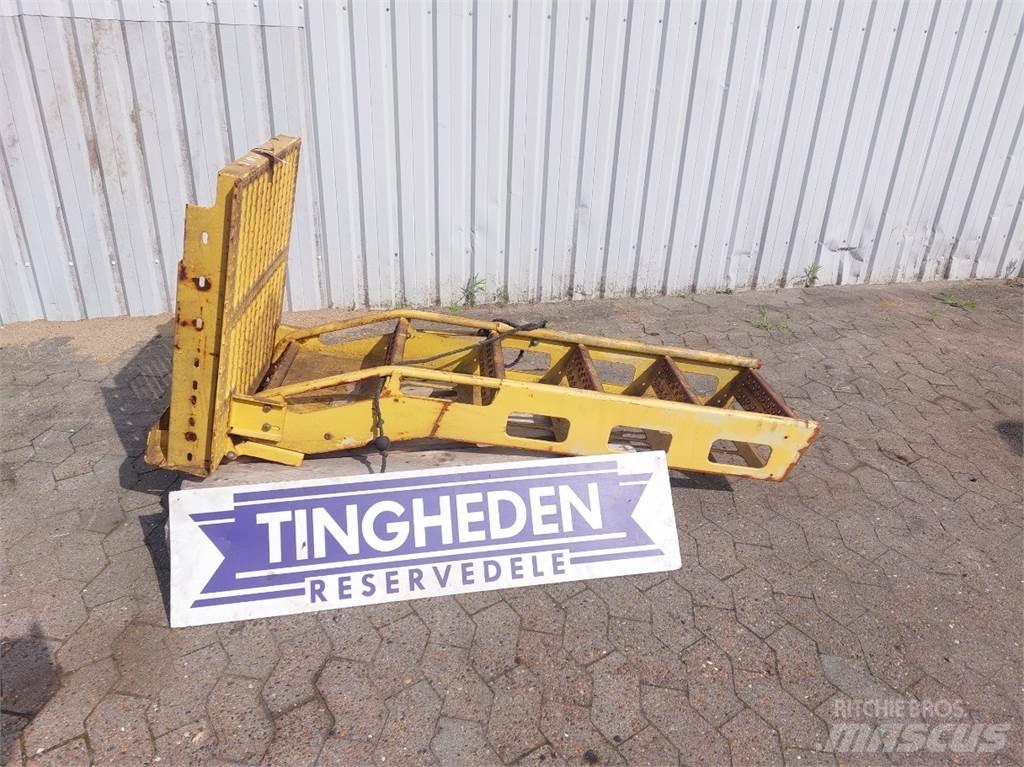 New Holland TF78 Cabine si interior