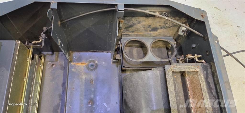 New Holland TF78 Cabine si interior