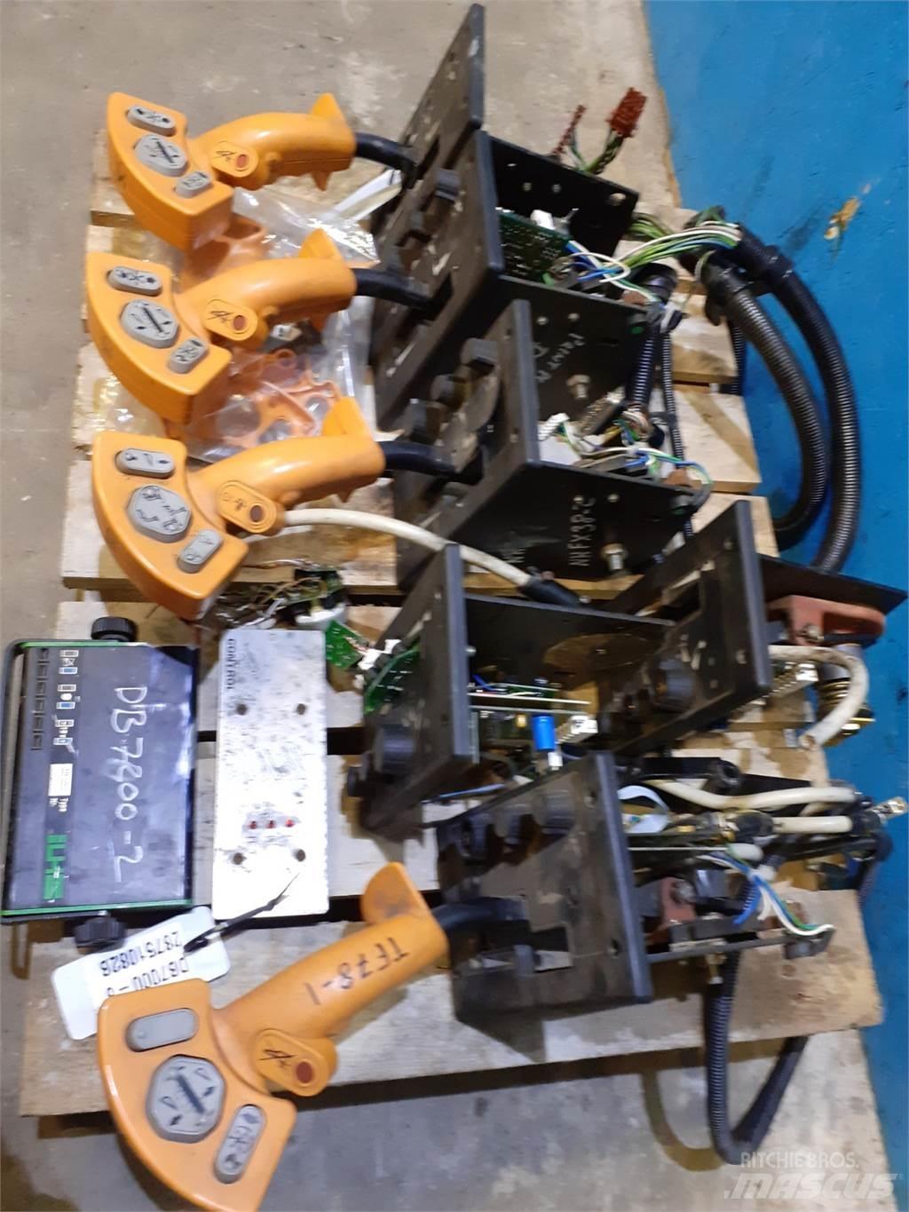 New Holland TX68 Electronice