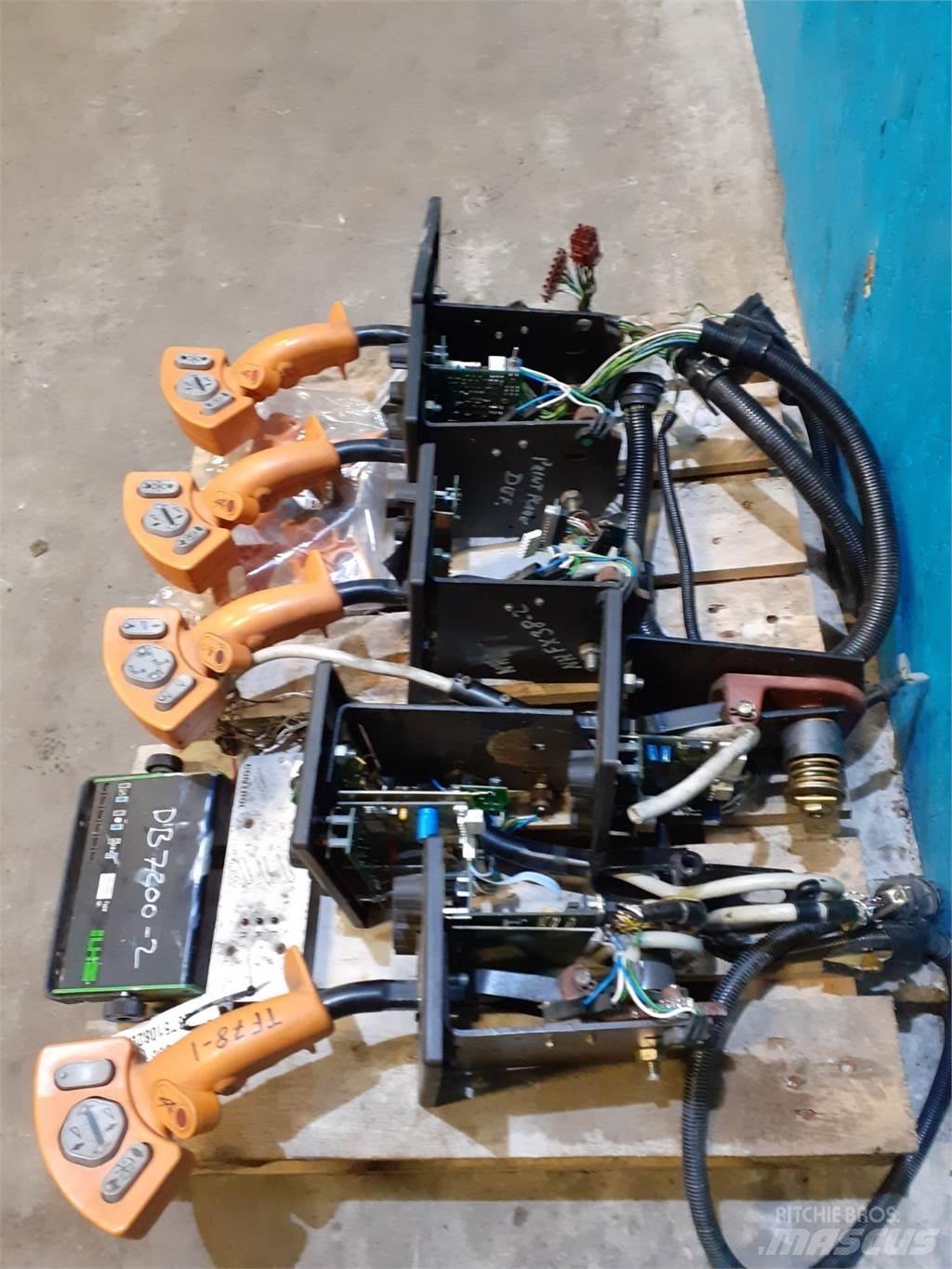 New Holland TX68 Electronice