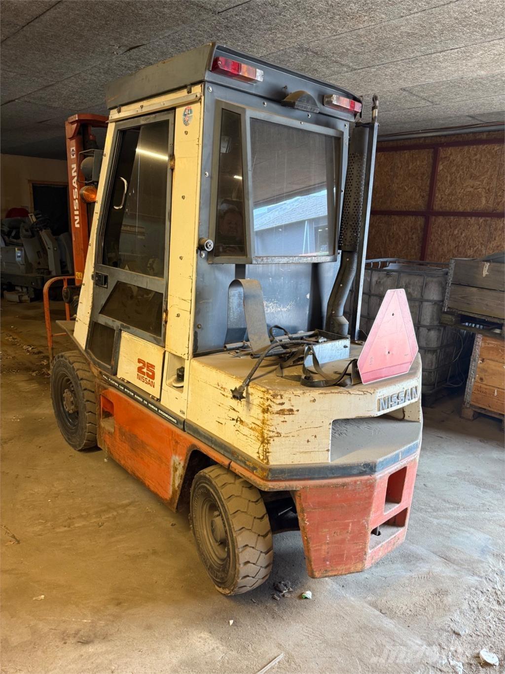 Nissan FG25 Stivuitor GPL