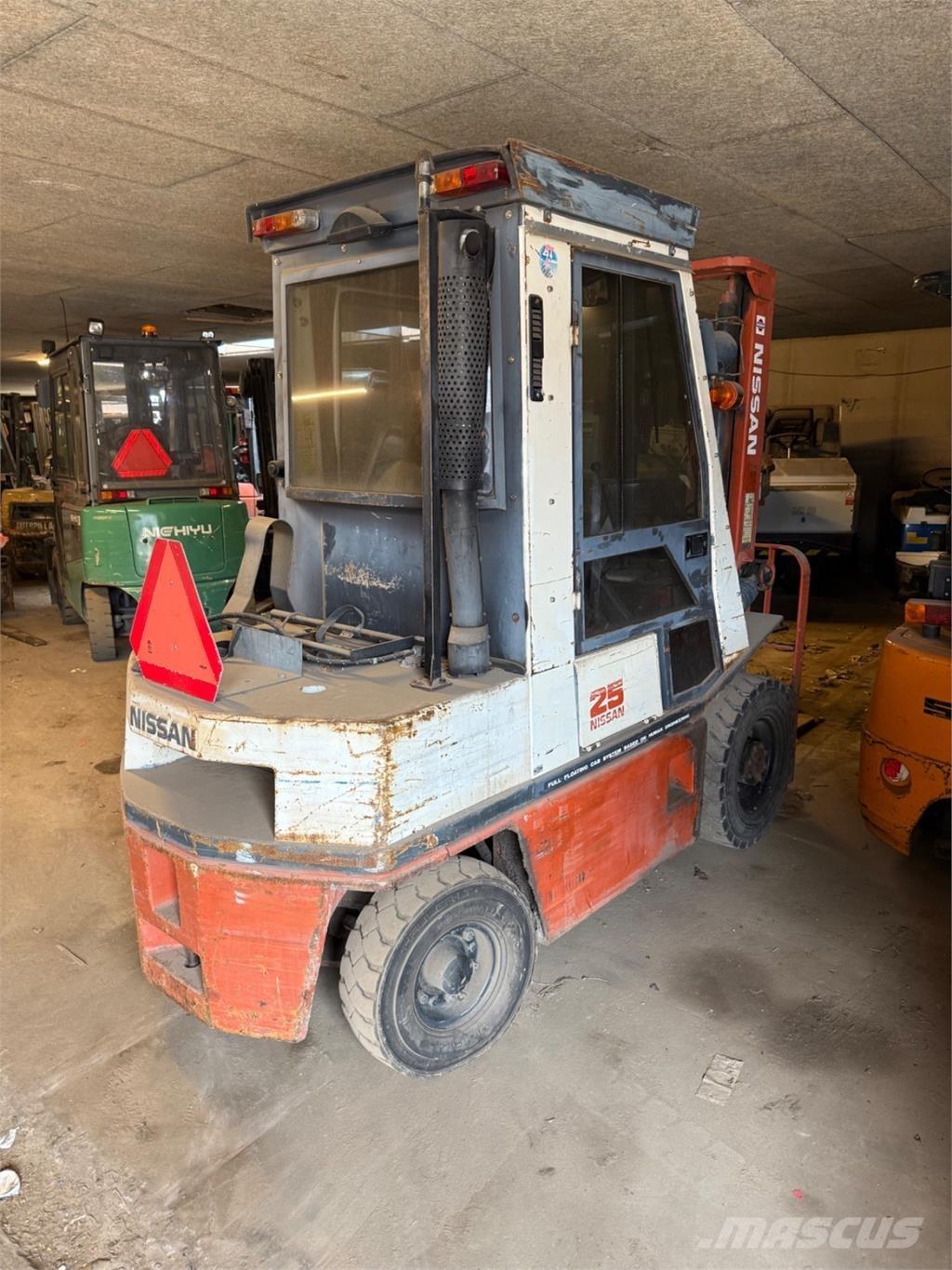 Nissan FG25 Stivuitor GPL