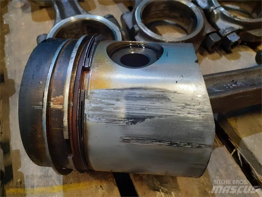 Valmet 411DL Motoare