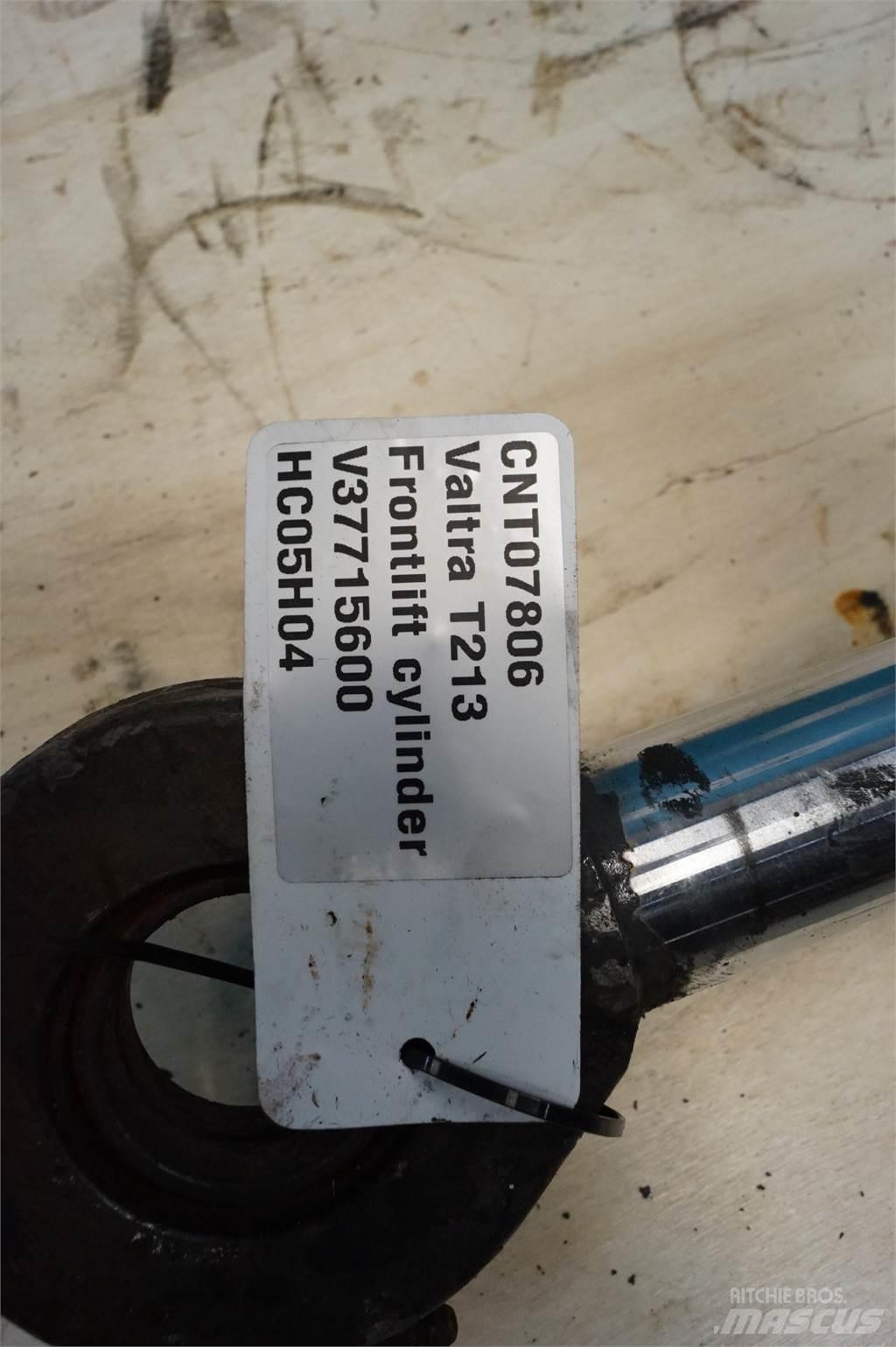 Valtra T213 Accesorii încarcatoare frontale