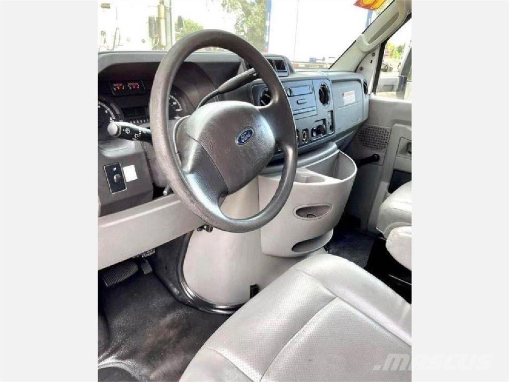 Ford E-350 Autocamioane