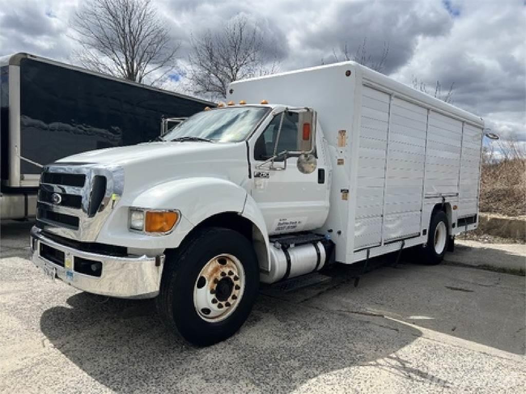 Ford F750 Camioane transport bauturi