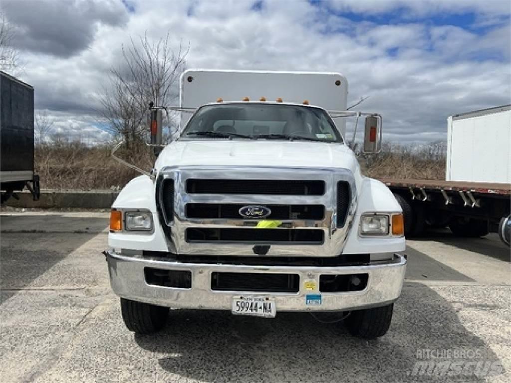 Ford F750 Camioane transport bauturi