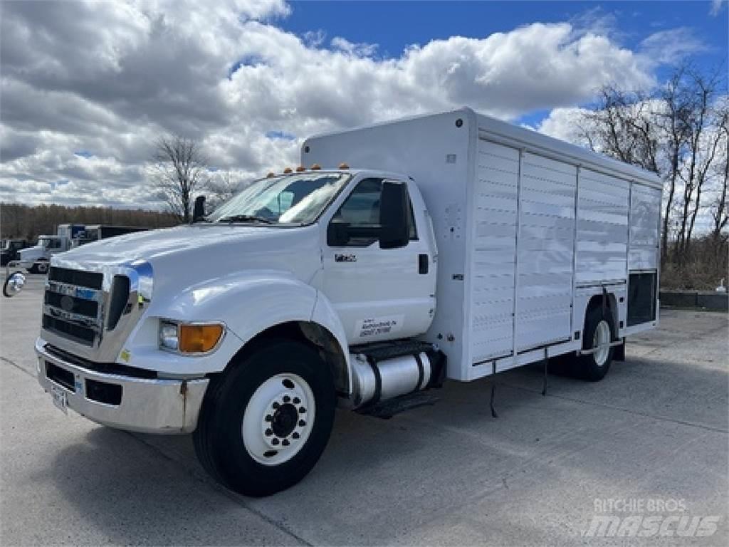 Ford F750 Camioane transport bauturi