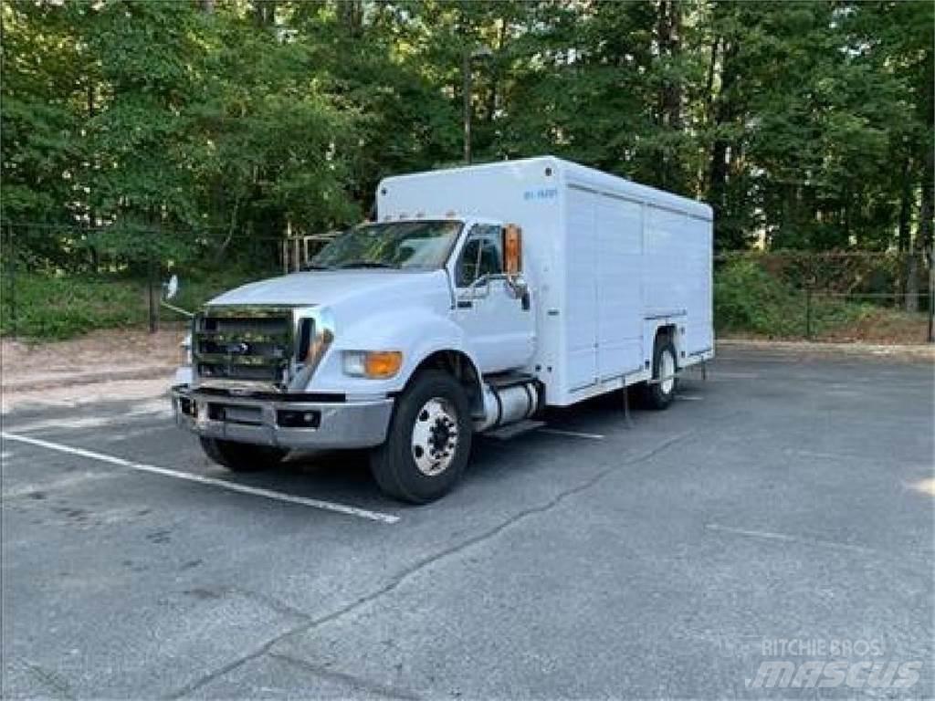 Ford F750 Camioane transport bauturi