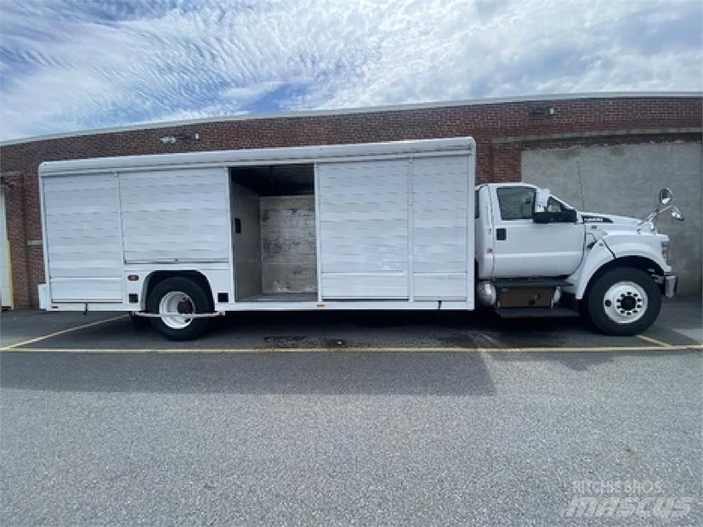 Ford F750 Camioane transport bauturi