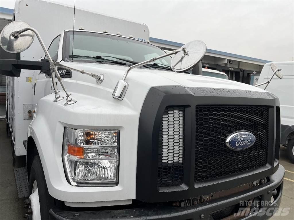 Ford F750 Camioane transport bauturi