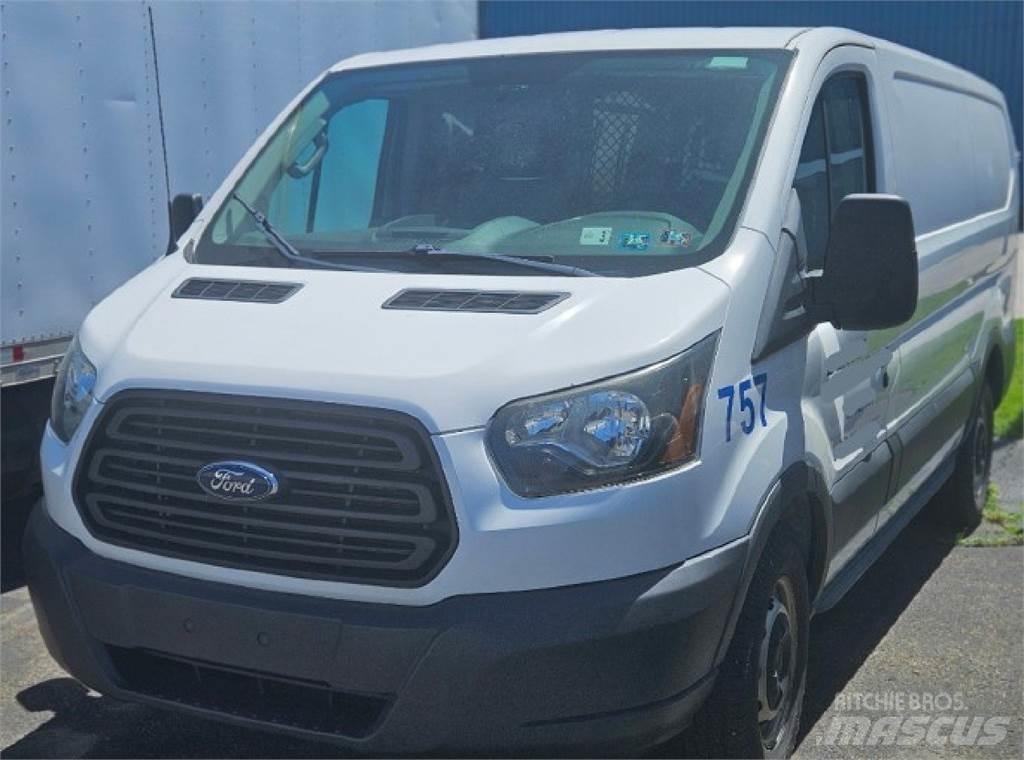Ford Transit 150 Utilitara