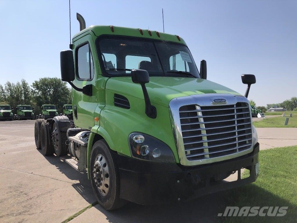 Freightliner CA113 Autotractoare