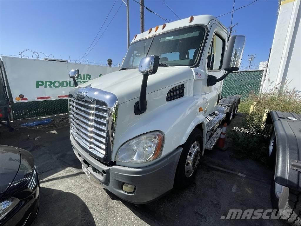 Freightliner CA113 Autotractoare
