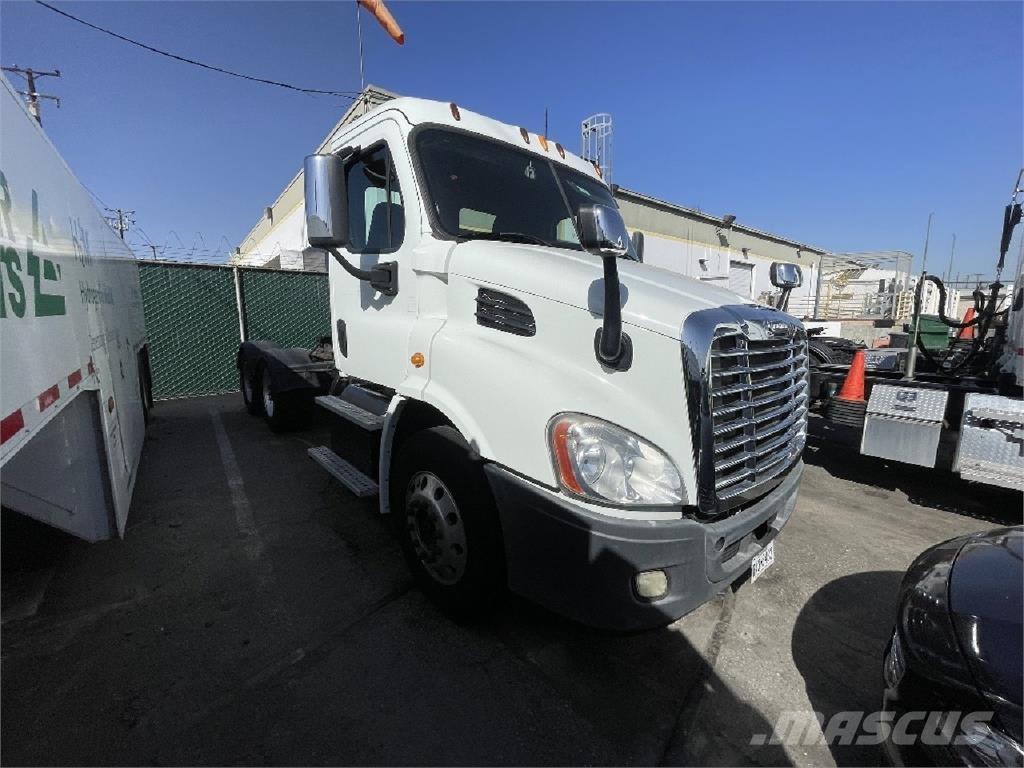 Freightliner CA113 Autotractoare