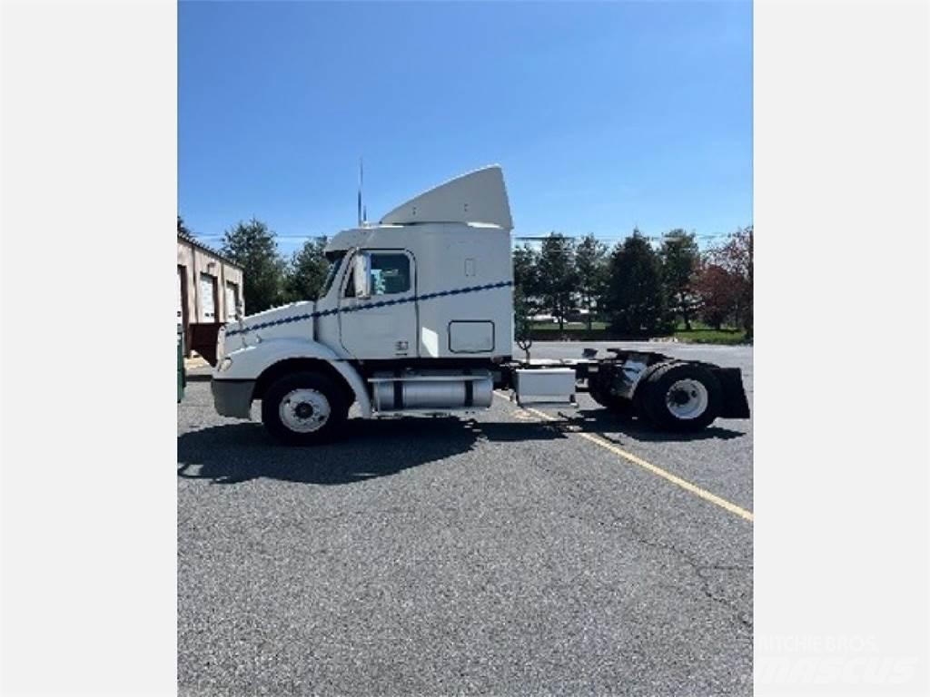 Freightliner CL112G Autotractoare