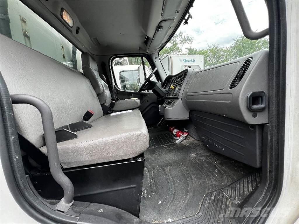 Freightliner M2-106 Autocamioane