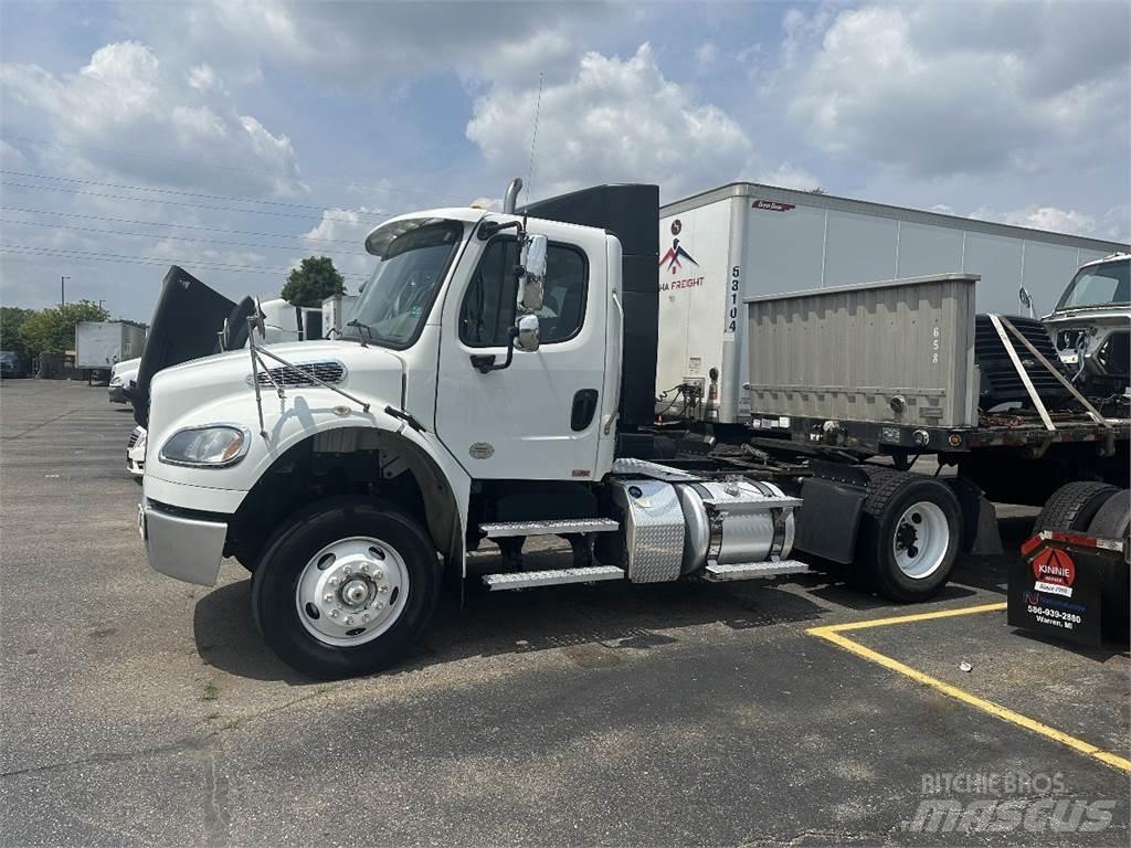 Freightliner M2 106 Autotractoare