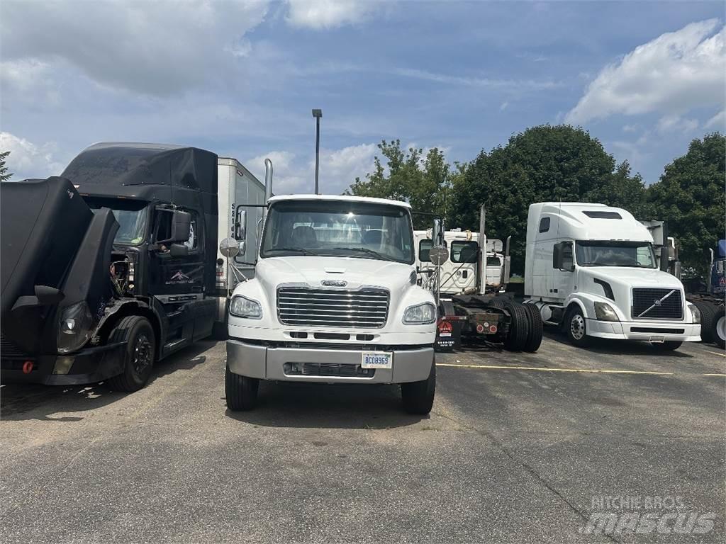 Freightliner M2 106 Autotractoare