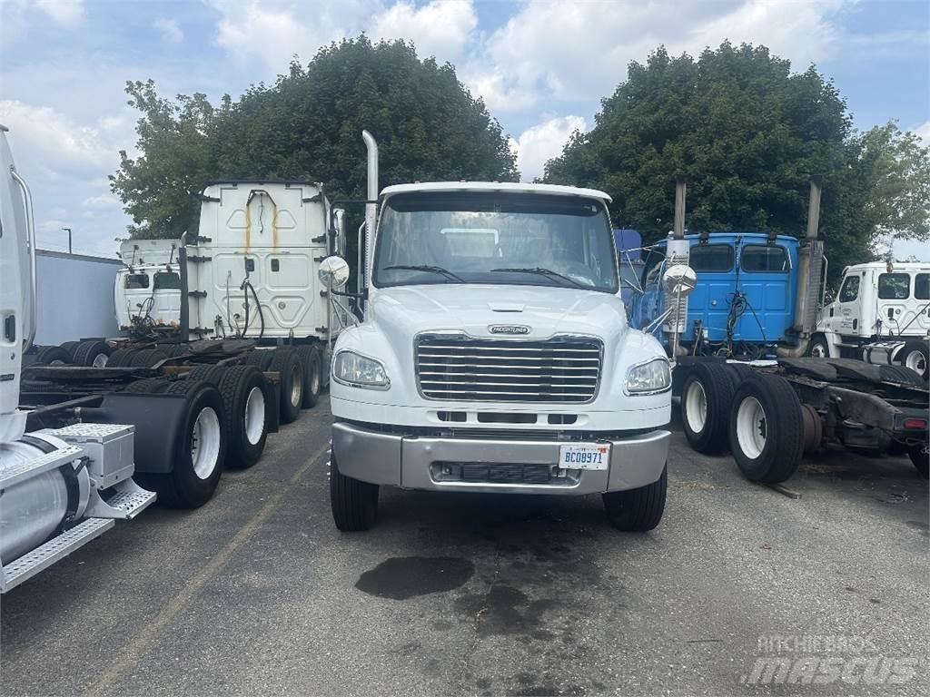Freightliner M2 106 Autotractoare