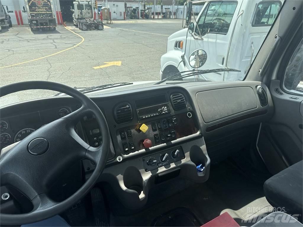 Freightliner M2 106 Autotractoare