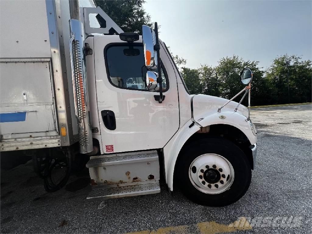Freightliner M2-106 Autocamioane