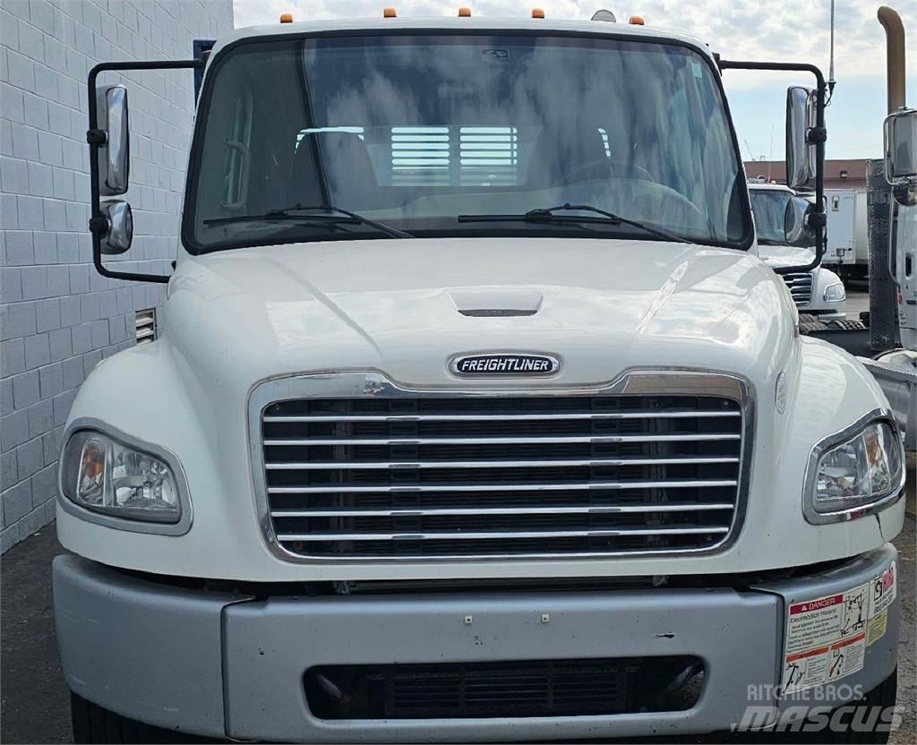 Freightliner M2 106 Camioane platforma/prelata