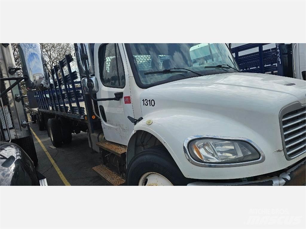 Freightliner M2 106 Camioane platforma/prelata