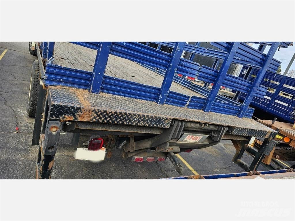 Freightliner M2 106 Camioane platforma/prelata