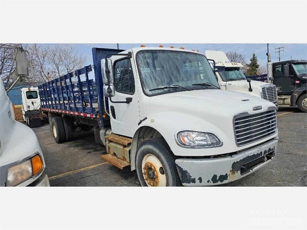 Freightliner M2 106 Camioane platforma/prelata