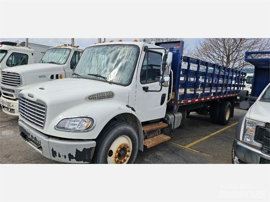 Freightliner M2 106 Camioane platforma/prelata