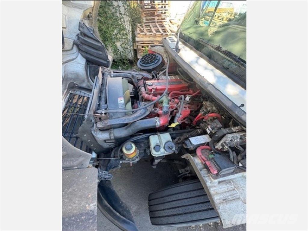 Freightliner M2 106 Autocamioane