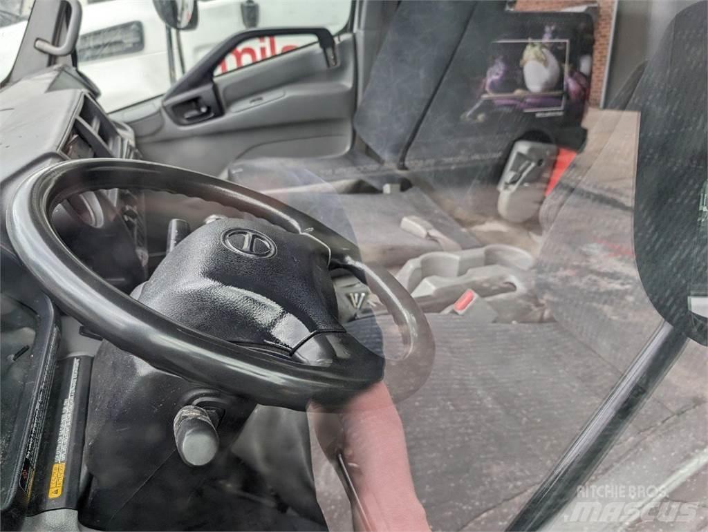 Hino 195 Camion cu control de temperatura
