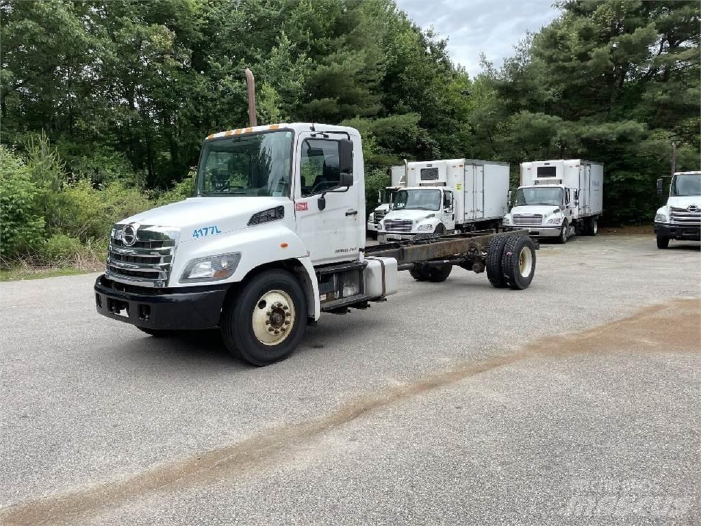 Hino 338 Camion cabina sasiu