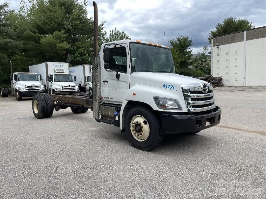 Hino 338 Camion cabina sasiu