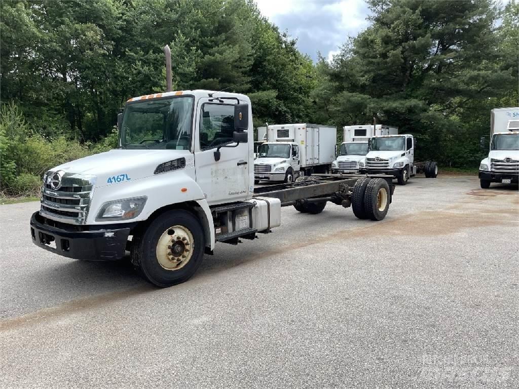 Hino 338 Camion cabina sasiu
