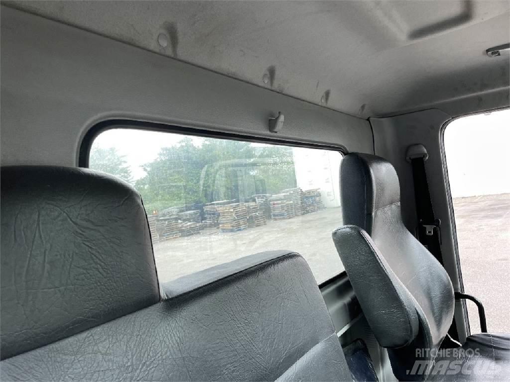 Hino 338 Camion cabina sasiu
