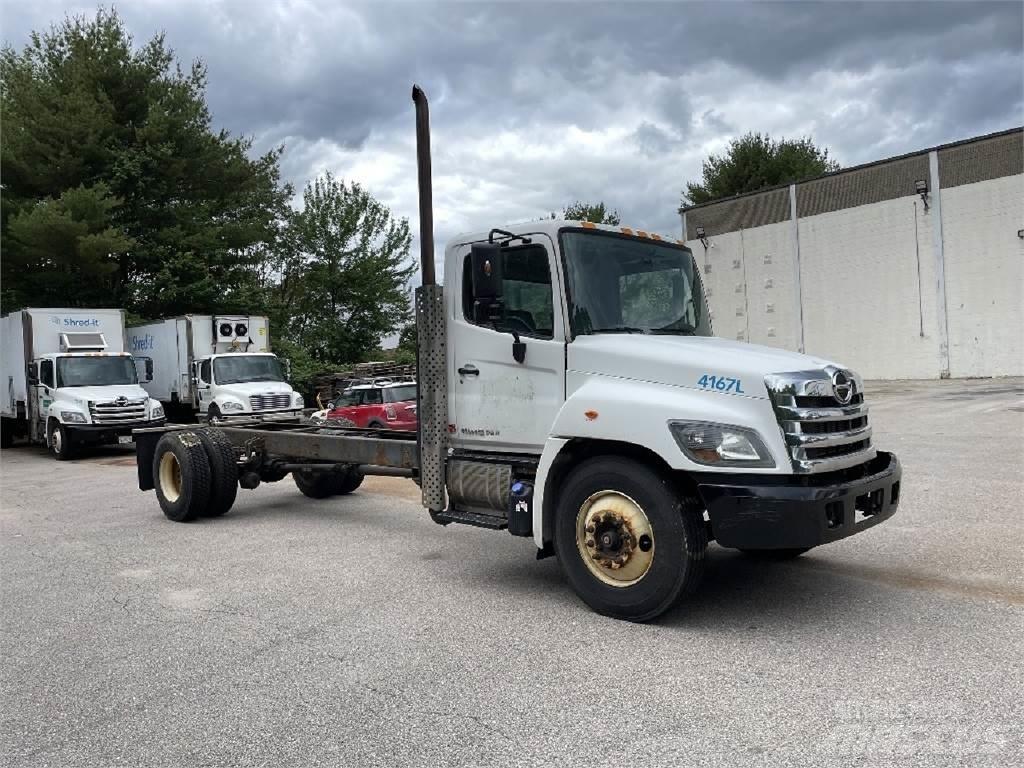 Hino 338 Camion cabina sasiu