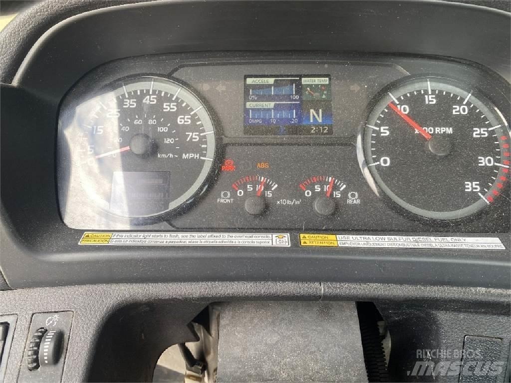 Hino 338 Camion cabina sasiu