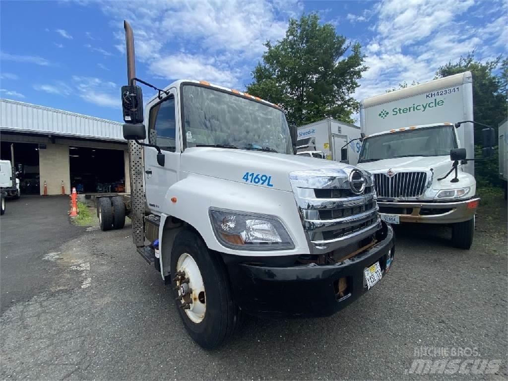 Hino 338 Camion cabina sasiu