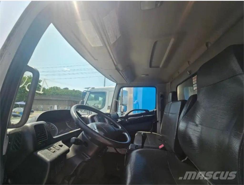 Hino 338 Camion cu control de temperatura