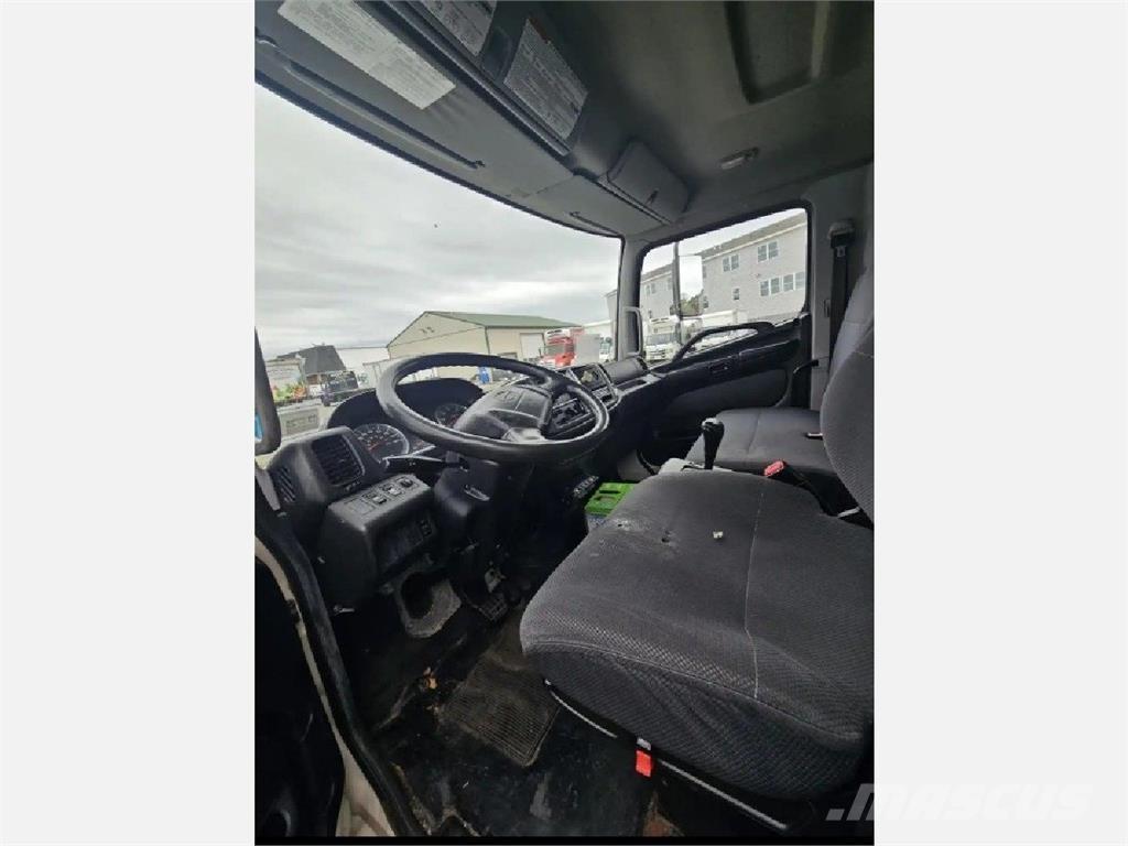 Hino 338 Camion cu control de temperatura